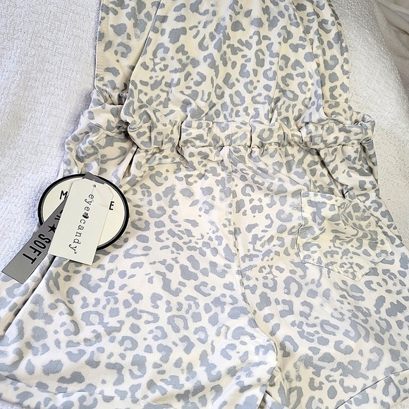 JUMPSUIT / SUPER SOFT /FOR CLOSET CLOSING ONLY - Picture 5 of 6